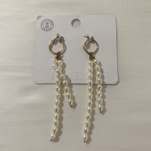 Accent pearl earrings new
